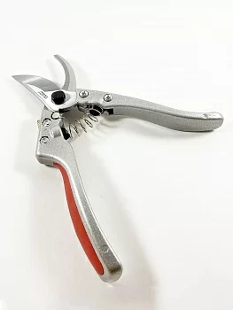 Садовый секатор TRAUM